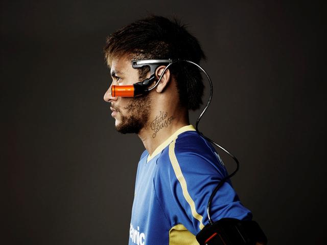 O co chodzi? Neymar z kamerą na twarzy