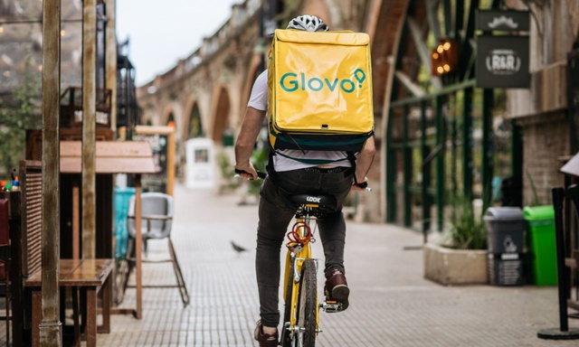 Nastał koniec kolejek? Partnerstwo Glovo z Biedronką