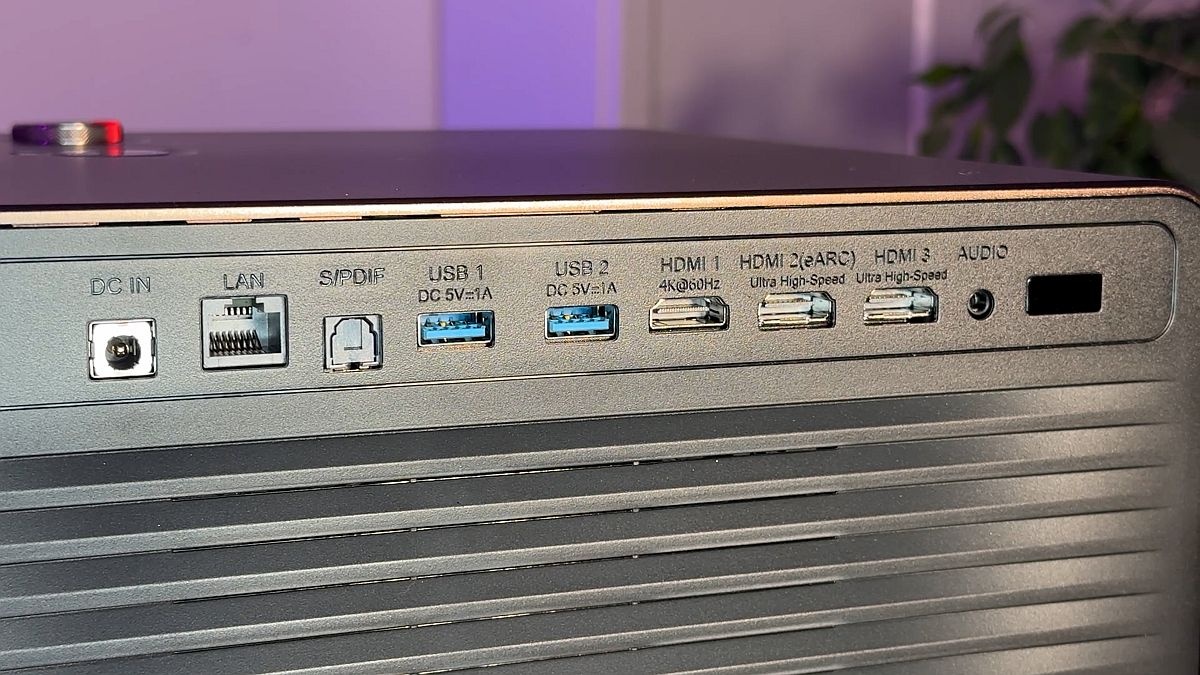 Hisense XR10 złącza