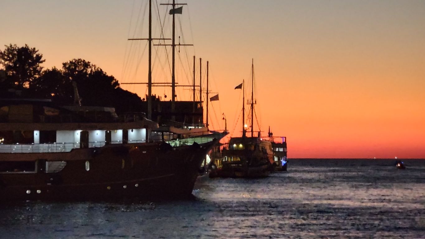 5x zoom z HDR-em wieczorem