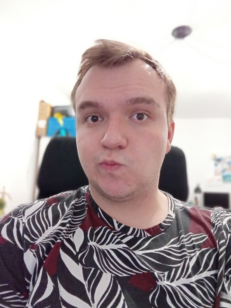 Zdjęcia z przedniego aparatu LG K52