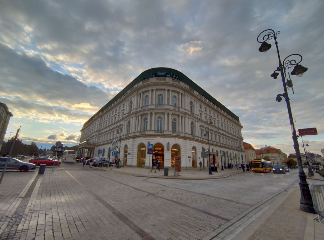 Zdjęcia z HDR-em wyglądają znacznie lepiej, niż bez niego