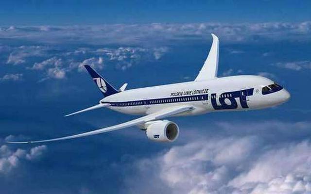 Boeing 787 Dreamliner z ekranami LCD Sharp!