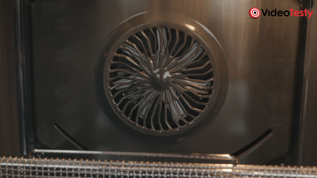 Zbliżenie na wentylator Beko XBCBISA17600KSBSW