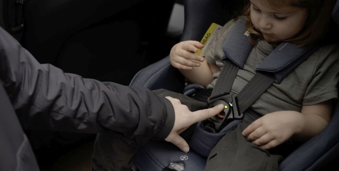 Thule prezentuje koncept Connected Safety z Apple CarPlay oraz Android Auto,