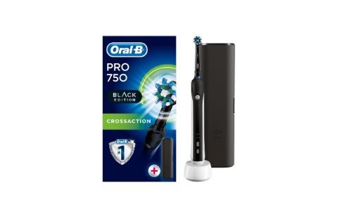 Oral-B PRO 750 na białym tle