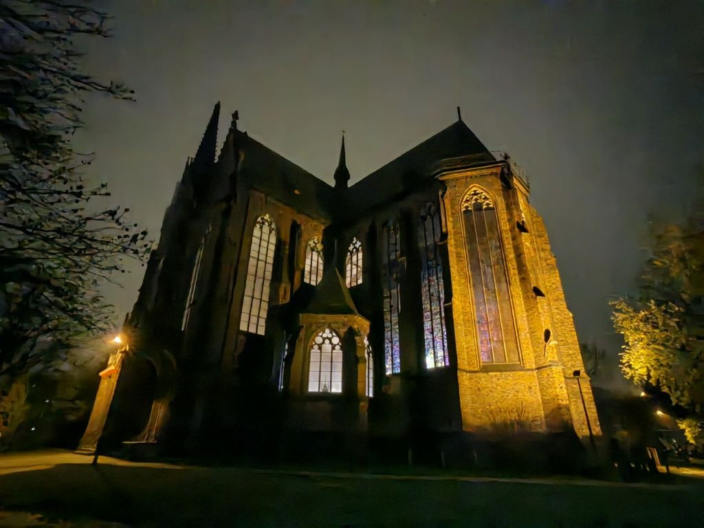 Ultraszeroki kąt rejestruje ogromny poziom zakłóceń