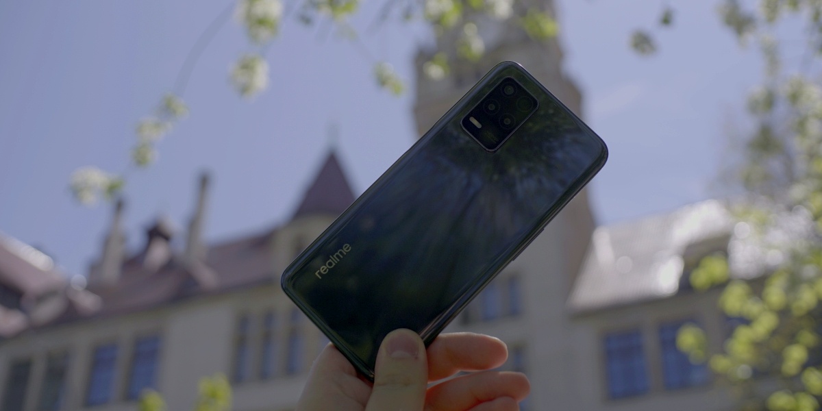 realme 8 5G jest atrakcyjny jak na tani smartfon z siecią 5G