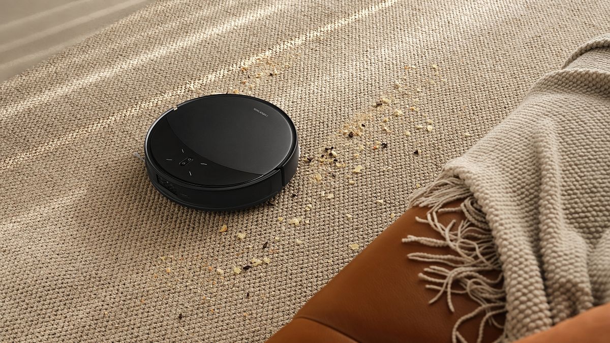 ultrasmukły robot Roborock Saros 10R