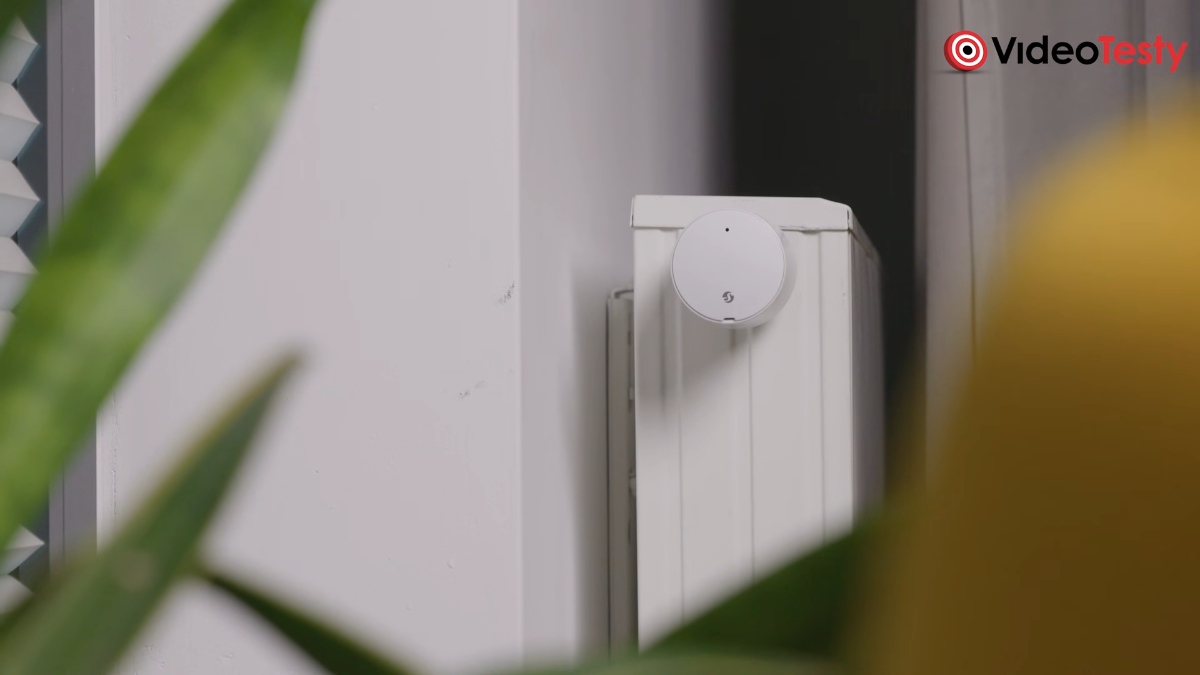 Głowica termostatyczna Shelly widziana z daleka