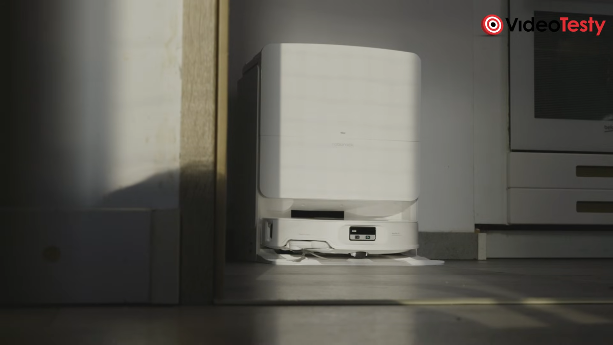 Biała stacja Hygiene+ 3.0 w kuchni, oświetlona wschodzącym słońcem