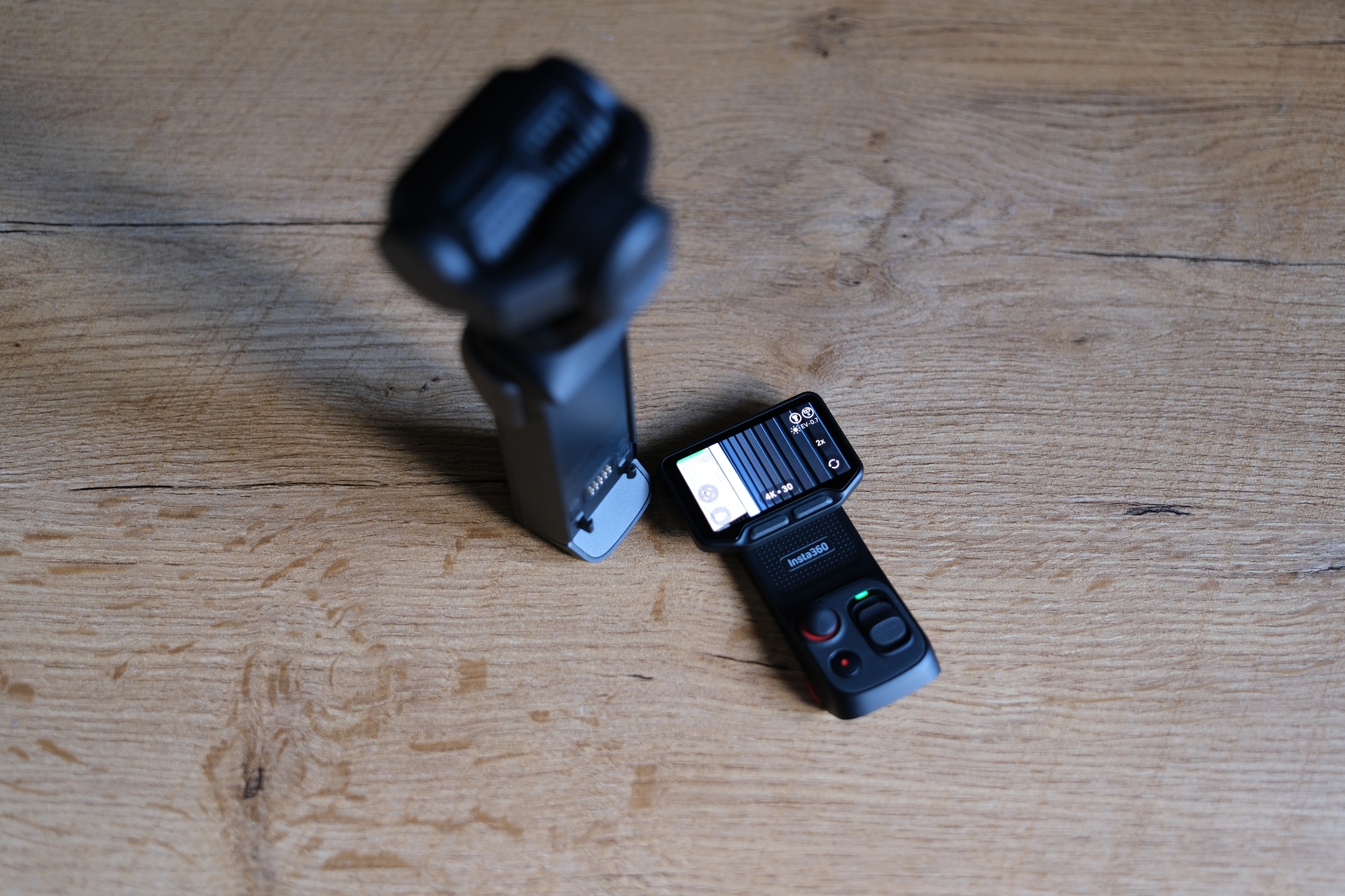 Insta360 Luna Ultra vs iPhone 17 Pro