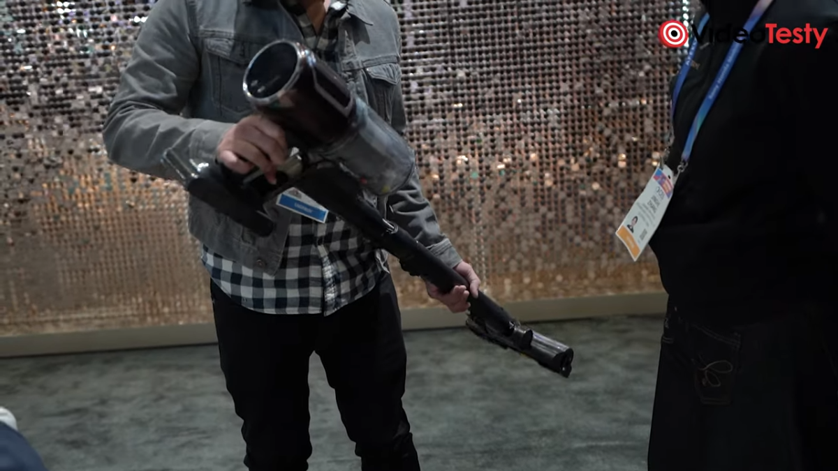 Dreame V30 w ręce na CES 2026