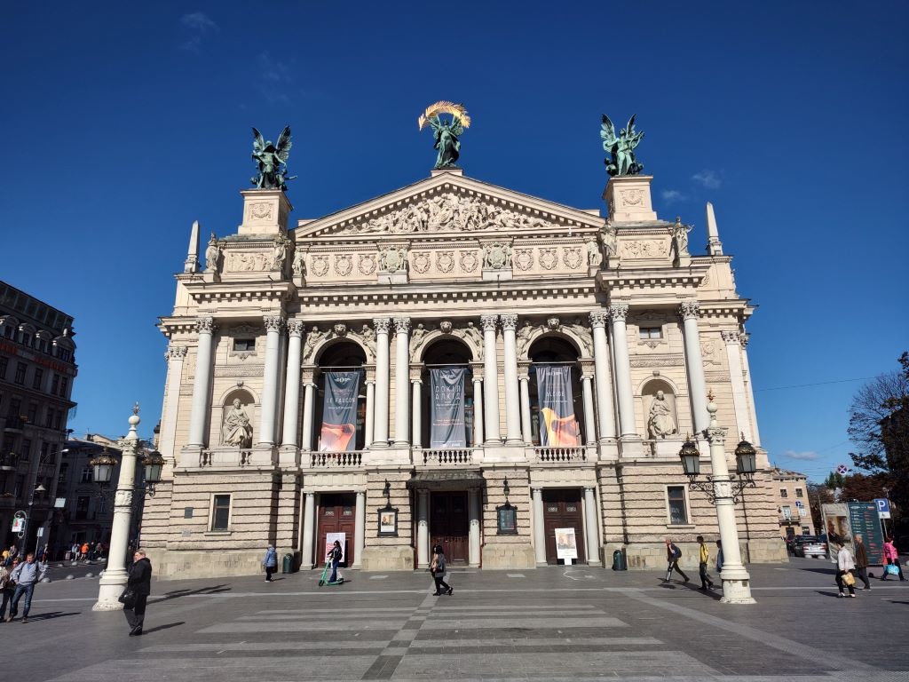 Zdjęcie opery z głównego obiektywu