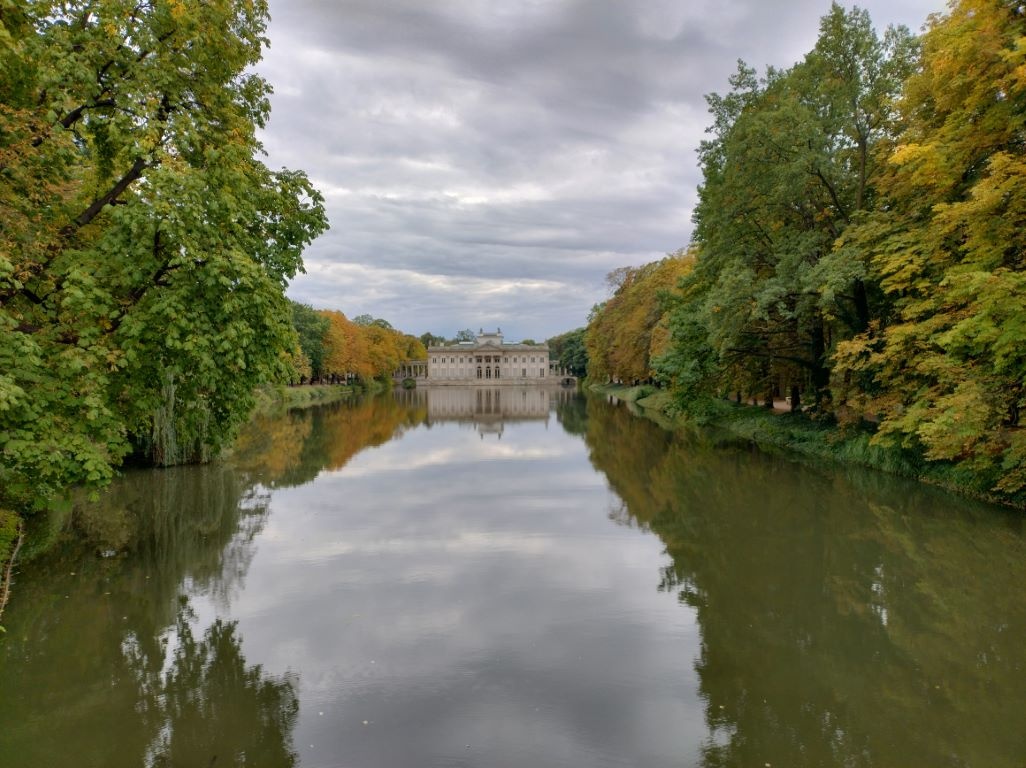 Pałac na wodzie z wykorzystaniem HDR-u