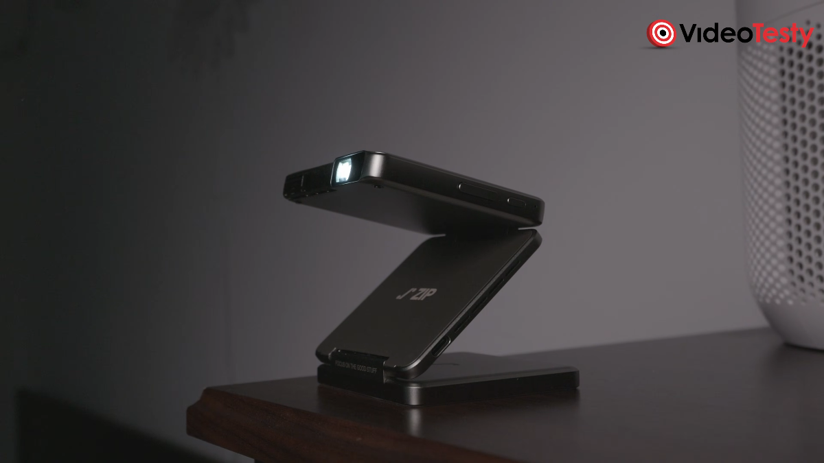 Aurzen Zip Tri-Fold na komodzie