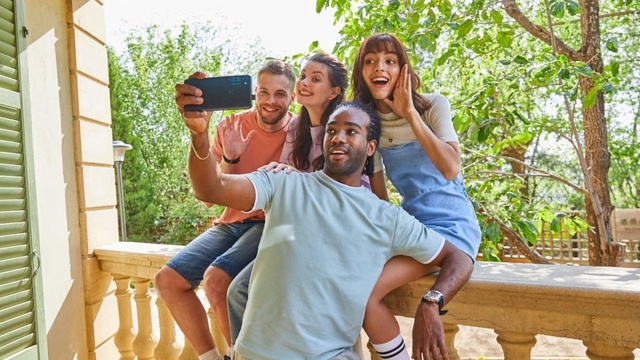 Wysuwany aparat i bateria 5000 mAh - poznajcie Motorolę One Fusion+