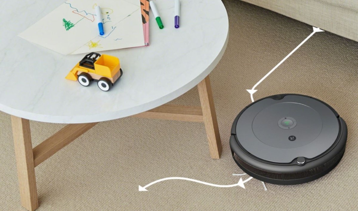  iRobot Roomba 697 na dywanie