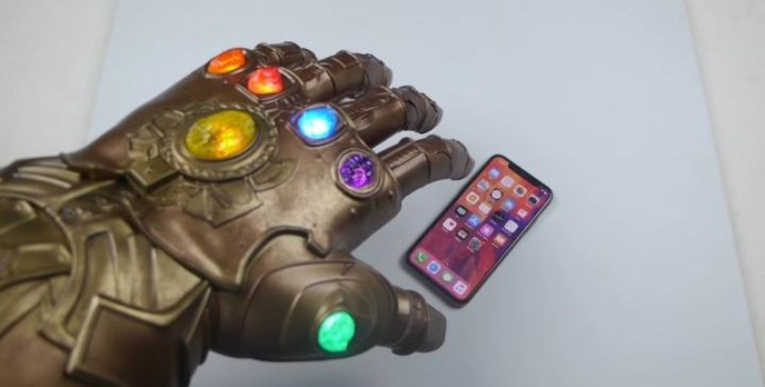 iPhone X vs Infinity Gauntlet - Kolejny niecodzienny test wytrzymałościowy