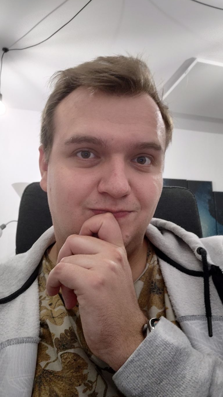 Motorola Edge 20 Pro - selfie w sztucznym świetle