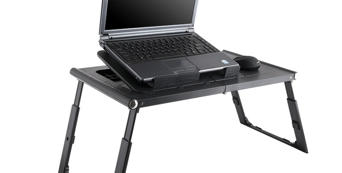 MODECOM COMFORT FAN PF11 – wygodny stolik pod laptopa o fakturze drewna