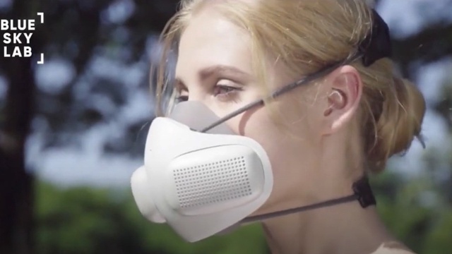 Maseczka z oczyszczaczem powietrza podbija Kickstartera - oto ATMOBLUE