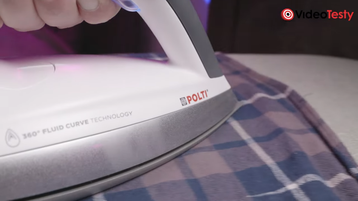 POV podczas używania żelazka Polti La Vaporella XT120C