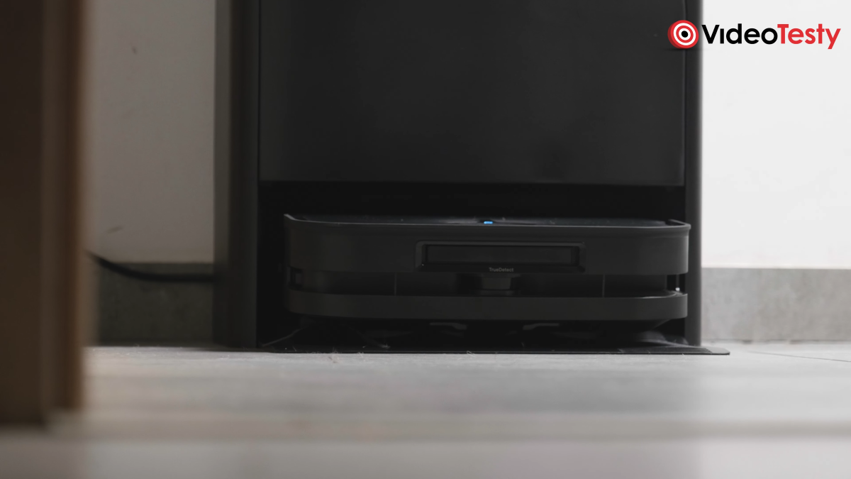 Ecovacs X5 Omni w stacji