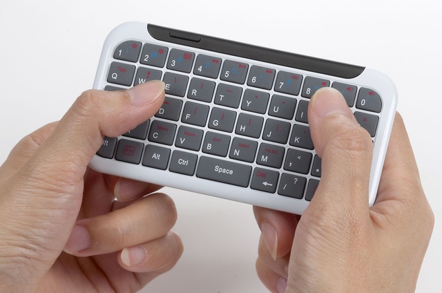 Genius Mini LuxePad - Filigranowa Klawiatura Do Urządzeń Apple
