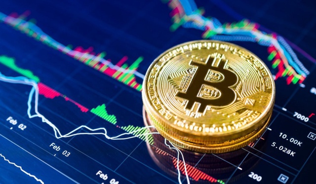 Bitcoin po historycznych spadkach odbija się od dna