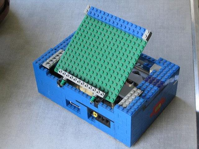Konsola do gier z klocków lego