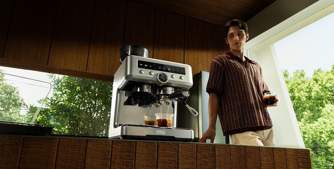 Nowy ekspres do kawy Mova S20 Pro - Idealne latte art przy wigilijnym stole!