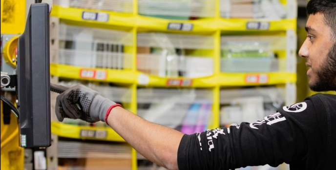 Amazon podnosi pensje i szuka nowych pracowników