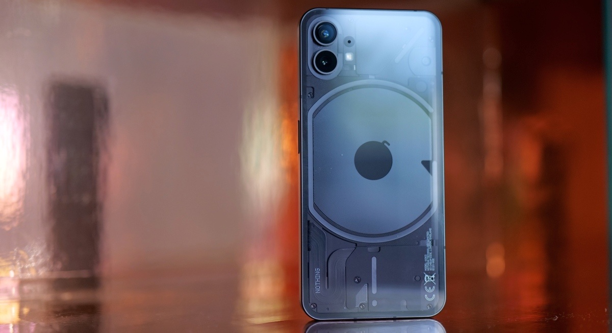 Nothing Phone (1) wygląda nietuzinkowo