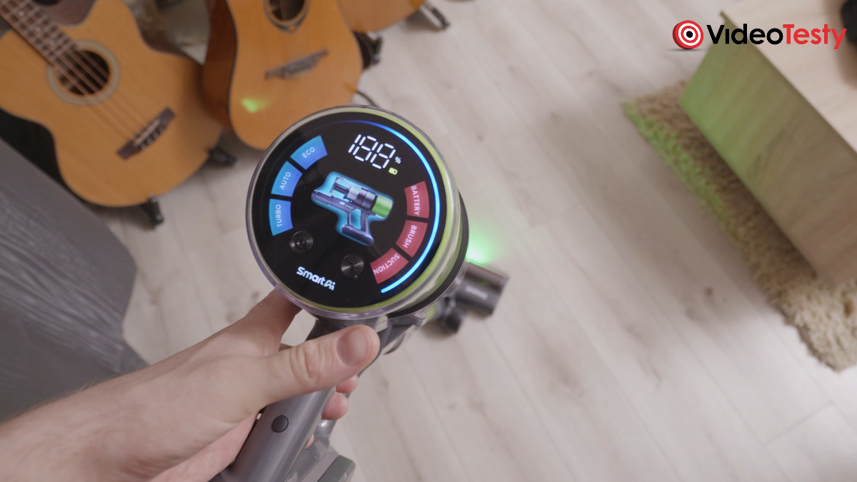 Wyświetlacz SmartAI V6 w formie graficznej na tle podłogi