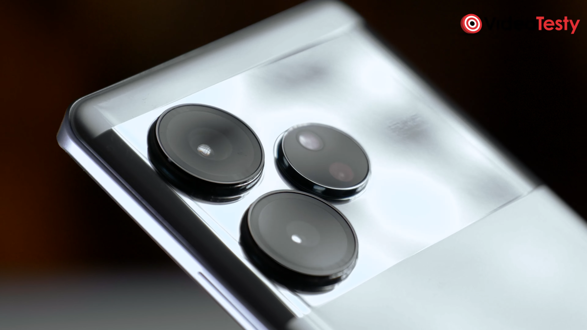 Zbliżenie na tylne kamery Realme GT 6