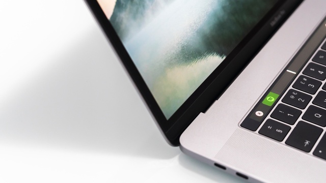 5 ekranów w jednym laptopie? Tylko Apple mogło na to wpaść