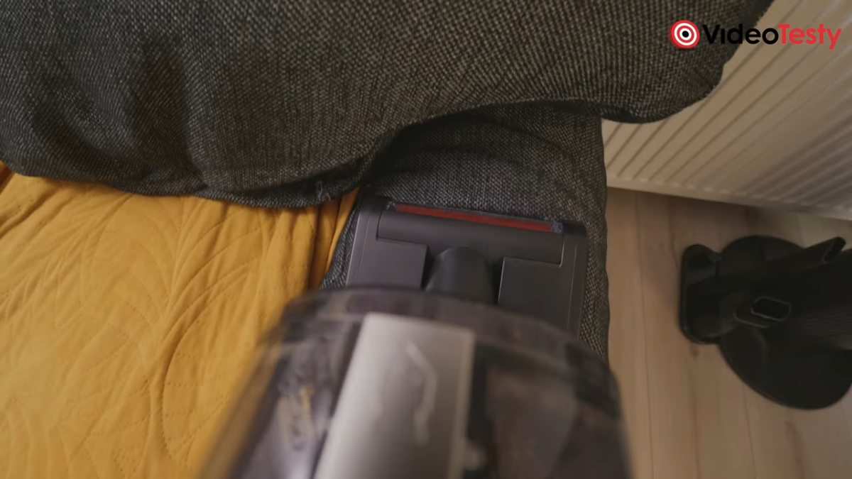 Korzystanie z mini elektroszczotki w MOVA G70