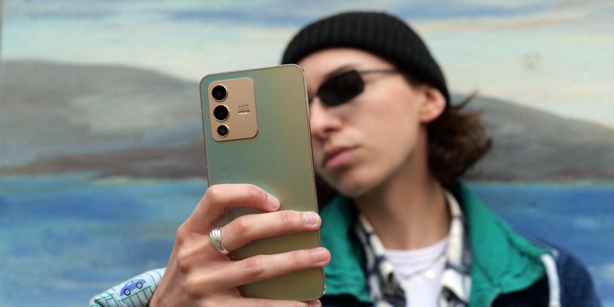 vivo V23 5G to dobry smartfon fotograficzny i nie tak dobry pod innymi względami