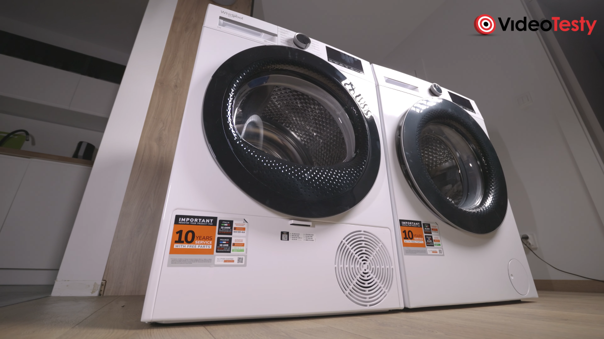 Spojrzenie na pralkę i suszarkę Whirlpool do dołu