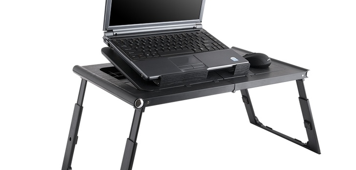 MODECOM COMFORT FAN PF11 – wygodny stolik pod laptopa o fakturze drewna 