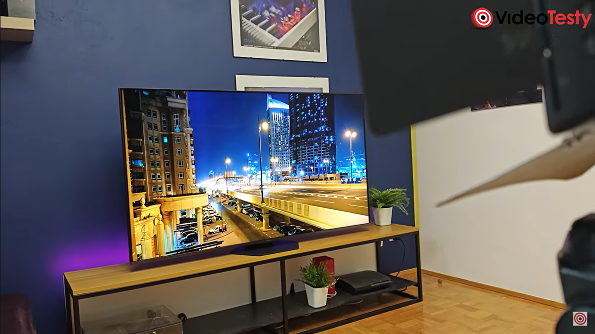 Hisense 65U8Q w salonie