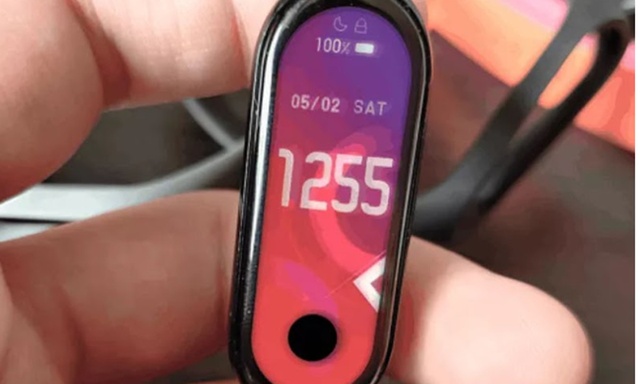 Xiaomi Mi Band 5 z kamerą?