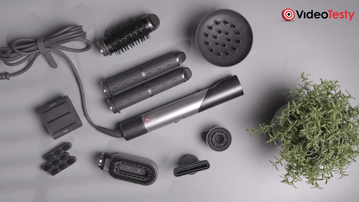 Bogaty zestaw, na który składa się lokówka, prostownica, końcówka do bujnej, lokowatej fryzury, końcówka do szybkiego suszenia, do rozprowadzania olejków eterycznych, do prostowania i do napuszania