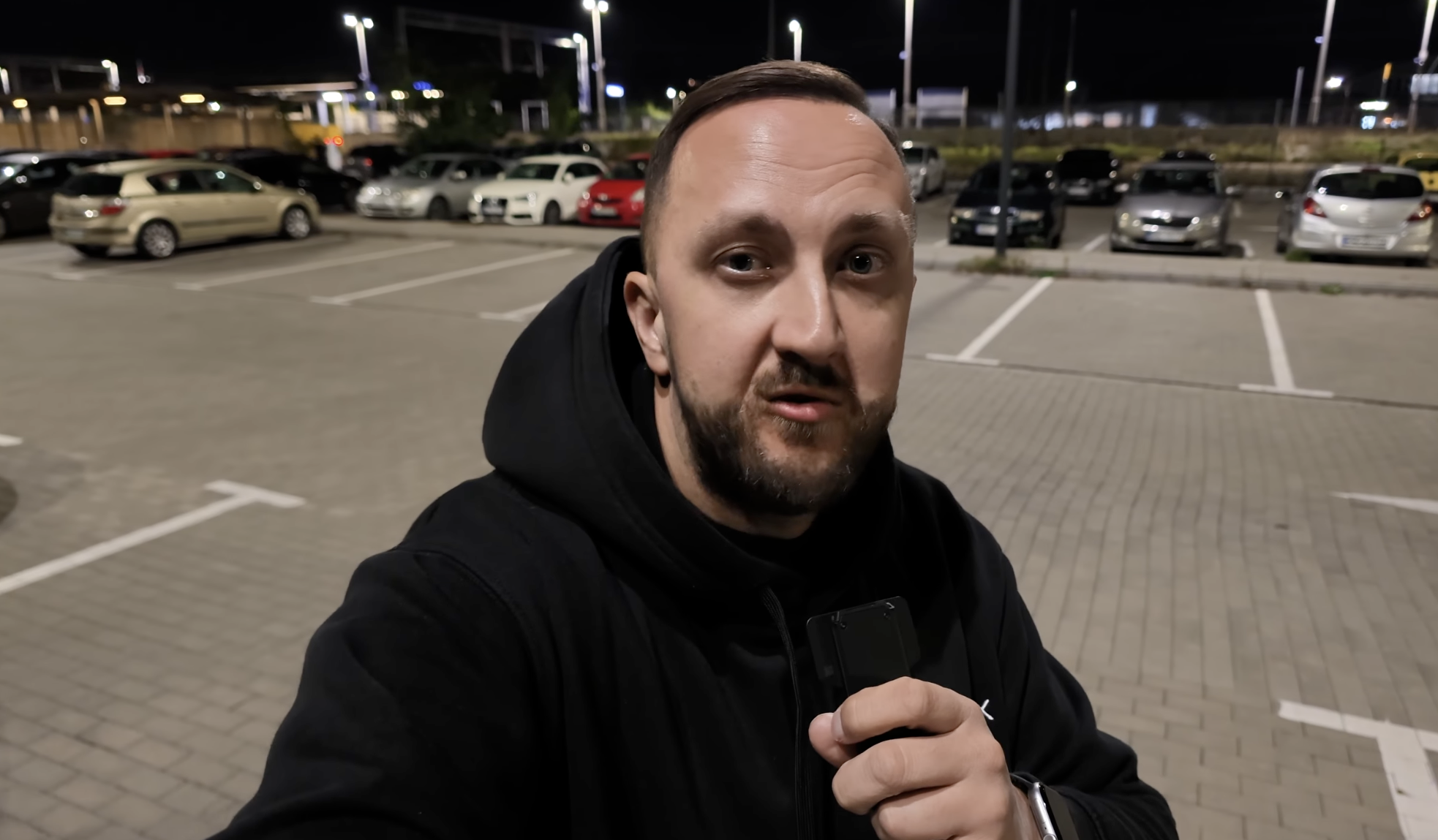 Insta360 Luna Ultra - kadr w nocy