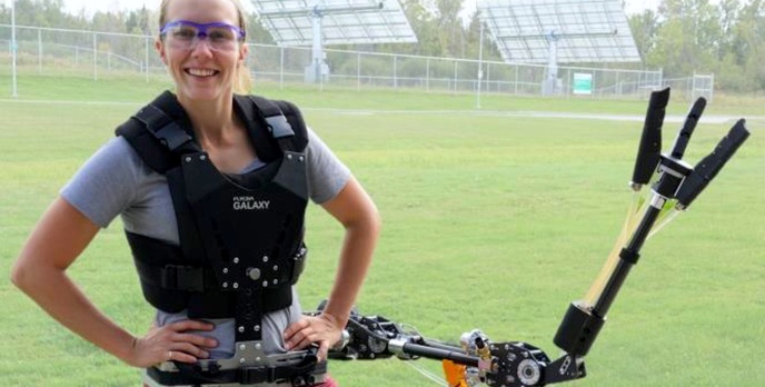 Mechaniczne trzecie ramię pomaluje za nas ścianę i poda narzędzia