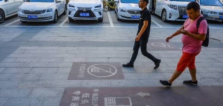 Chiny otwierają kolejną ścieżką dla osób przyklejonych do swoich smartfonów