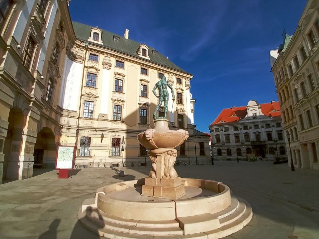 Obiektyw ultraszerokokątny pozwala ujrzeć więcej