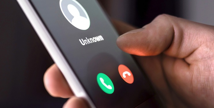 Telefoniczni oszuści atakują - Nie oddzwaniaj na podejrzane numery!