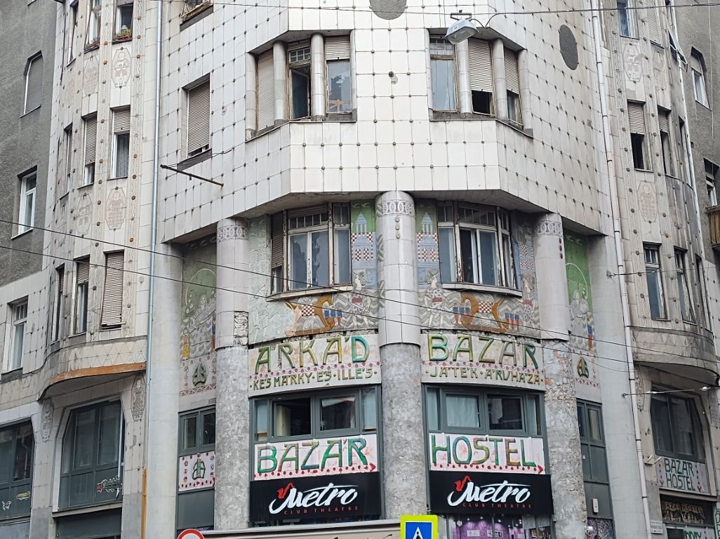 Podwójne przybliżenie pozbawia kadry kolorów